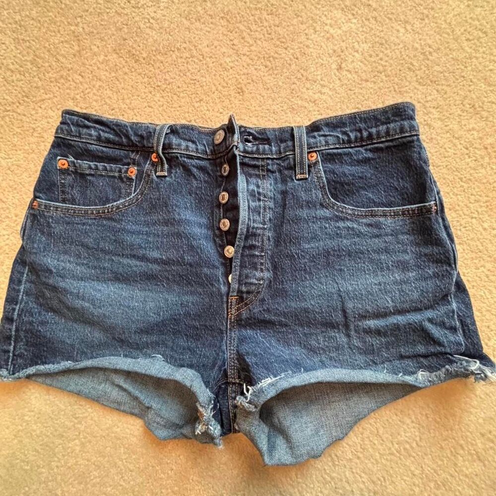 Levi’s Women’s High Waisted Blue Denim Shorts Size 32